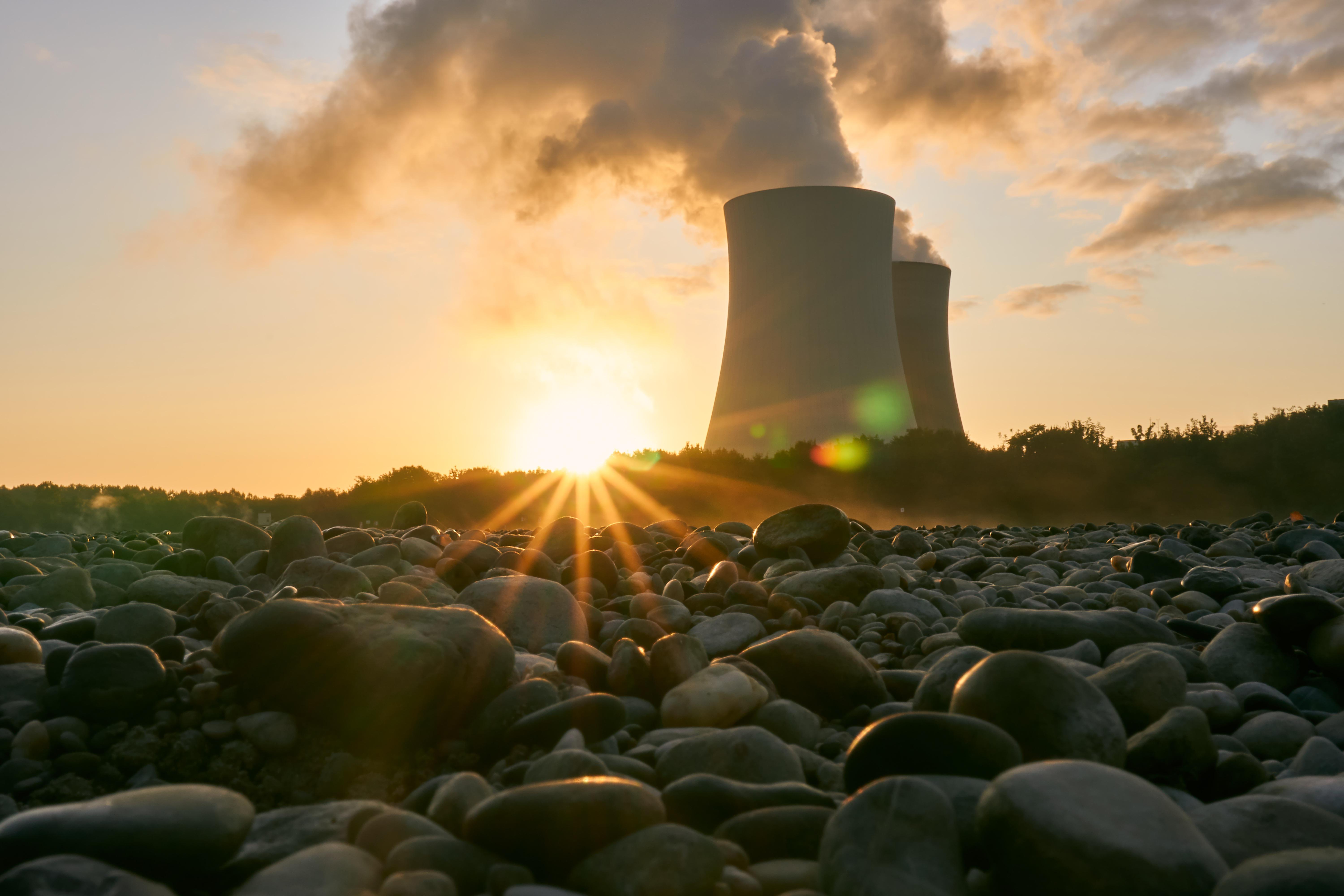 La energía nuclear es una de las discusiones más relevantes dentro de la política actual. 